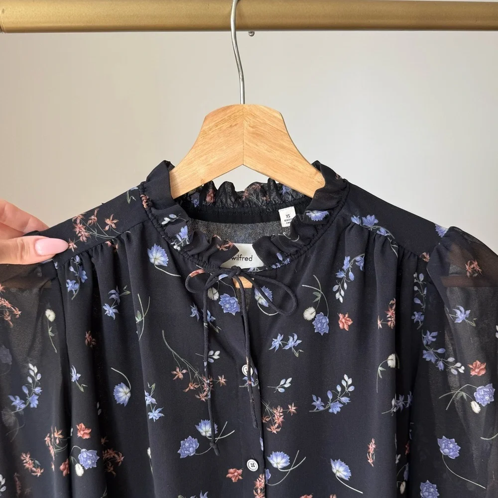 Aritzia Wilfred Floral Blouse Black Ruffle Tie Neck Lightweight – XS